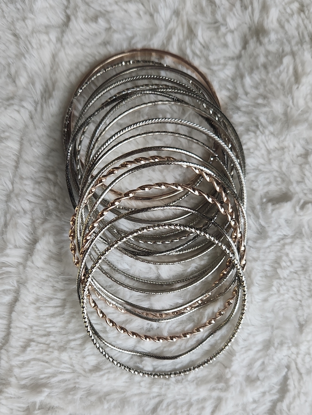 16 Pieces Mixed Metal Womens Bangle Bracelet Set - Gold, Rose Gold, Silver